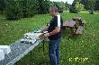Kol.Zb.Rachwa� przygotowuje st� z nagrodami.