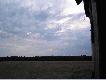 W oddali wida� coraz cz�strze klucze �urawi szykujacych si� po woli do odlotu.