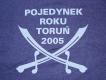 Gniewkowo 2005
Byo sobie dwch takich, co si wzieli za czuby i pojedynkowa im si zachciao...
A e narwane obydwa to i sekundantw trzeba byo naj. Z funduszami krucho a i zaufanych, bezstronnych sekundantw trudno znale wic postanowili Bra forumow wrobi w swoje porachunki... Naszymi rencyma si pojedynkowali... Czy ich gani? Chyba nie znajdzie si nikt, kto miaby Im to za ze.... Poniej maa fotoopowie o tym co widziaem i przeyem.

Wniosek jeden - strzelectwo to niezy ubaw. trzeba si zacz powoli oglada za arsenaem coby mc startowac w przyszym roku ze swoim sprzetem. :)

Dziekuj serdecznie PiotrowiL za uzyczenie jego cacuszek, Jziowi za bezpieczny, sprawny i wesoy transport tam i nazad. Botangowi za przyjecie w szeregi takiego lichego "szczelca" i niebieski uniform. Jedmarowi za organizacj a Wam za wyborowe towarzystwo i dobr zabaw - szkoda jedynie, ze to wszystko tak krtko trwa.... A przy odjedzie jakos nigdy nie umiem si znale... 


pozdrawiam serdecznie
arcisz

PS.
Nastpnym razem cenzury nie bdzie :)))))