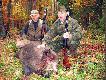 Koledzy chc� mie� zdj�cie z dzikiem Admina