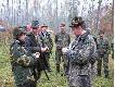 Wr�czenie upomink�w dla kr�la polowania i kr�lowej pudlarzy. 