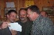 Koledzy ogl�daja moje fotki :-)
