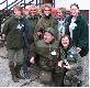 Mr�wa i kobiety.
On zawsze tam, gdzie niewiast du�o