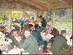Na zako�czenie ceremonii odby� si� pocz�stunek na terenie kwatery my�liwskiej pod nowo wybudowan� wiat�.
