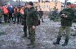 �owczy, Kol. Kazimierz omawia warunki dzisiejszego polowania, a Kol. Ryszard notuje na li�cie obecno�ci uczestnik�w polowania