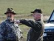 O, a tam tez strzeli�em dzika - m�wi by�y wieloletni �owczy ko�a Bonifacy do kolegi Czes�awa