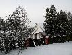 Nasz domek my�liwski po�o�ony jest w �rodku obwodu. To tutaj zawsze mo�na si� zatrzyma�, odpocz��, ogrza� si� w zimowe mro�ne dni, wypi� kaw� czy gor�c� herbat� a tak�e spotka� si� z kolegami po polowaniu i podzieli� wra�eniami. Wewn�trz jest wszysko co my�liwemu do �ycia potrzeba - nawet rezerwowa buteleczka przedniej naleweczki :-)

