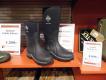 Dla wielbicieli markowego sprz�tu: GUMOFILCE z lateksu tj naturalnego kauczuku i we�ny wielb��dziej za jedyne 999 koronek, firmy Muck Boot Company. Kurs SEK : PLN  = 1 : 0,47..
We�na kszta�towana we wrz�tku, czyli tak samo, jak rosyjskie walonki.