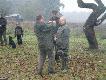 Kol Jerzy odbiera medal od �owczego 