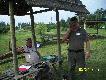 Pono� na stanowiskach nie wolno u�ywa� telefon�w kom�rkowych.Wida� nie wszystkich to dotyczy.S� r�wni i r�wniejsi.