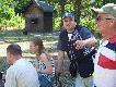 Tomi nie wierzy ,�e kto� mo�e chcie� Go fotografowa�.